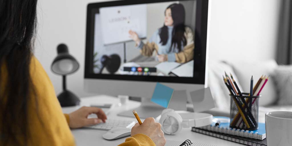 Cursos de inglés para niños y adolescentes (de 13 a 17 años) Cursos de inglés para niños y adolescentes (de 13 a 17 años)