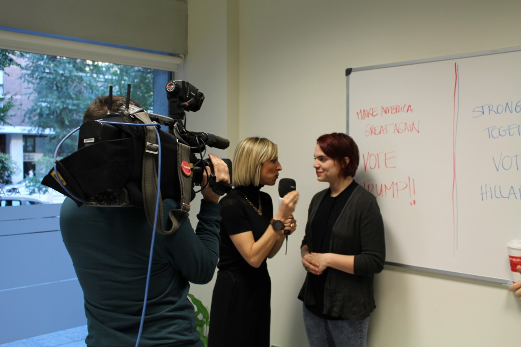 Profesores debatiendo en directo